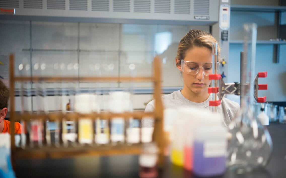 An ǿմý Student in a Chemistry Lab